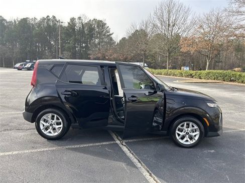 Certified 2022 Kia Soul LX w/ Technology Package image 11