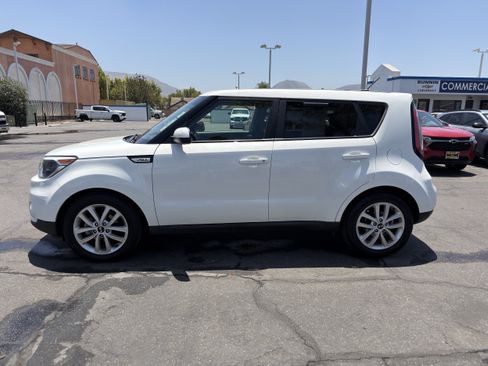 Used 2019 Kia Soul + FWD image 5