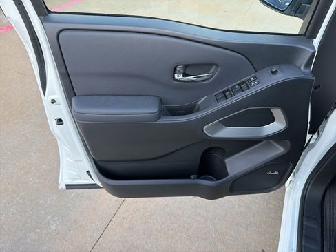 Used 2024 Nissan Frontier SL w/ Technology Package image 13