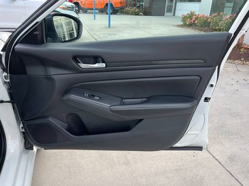 Used 2025 Nissan Altima 2.5 SV FWD image 30