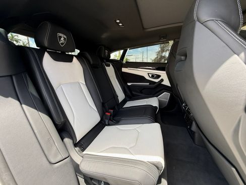 Used 2022 Lamborghini Urus AWD/4WD image 48