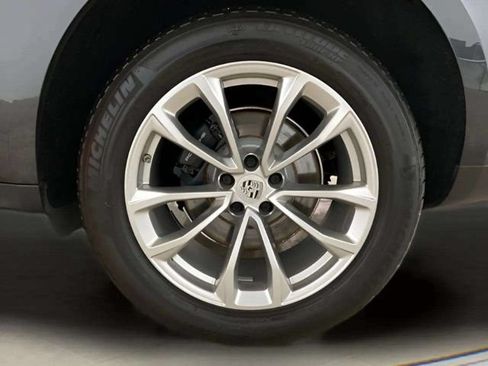 Used 2023 Porsche Macan AWD/4WD image 86