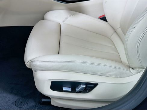 Used 2020 BMW 530i w/ Lighting Package image 20