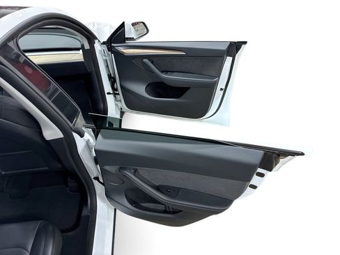 Certified 2023 Tesla Model Y Long Range AWD/4WD image 12