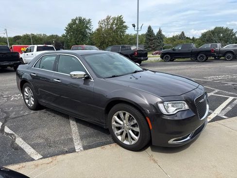 Used 2018 Chrysler 300 Limited AWD/4WD image 3