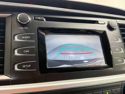 Certified 2018 Toyota Highlander LE FWD image 19