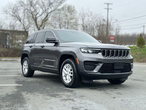 Used 2024 Jeep Grand Cherokee Laredo X AWD/4WD image 8