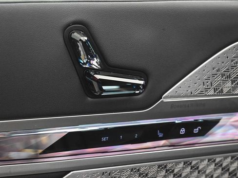 Used 2023 BMW i7 xDrive60 w/ Executive Package 2 image 9