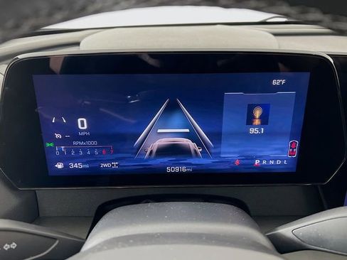 Used 2025 Chevrolet Traverse LT image 14