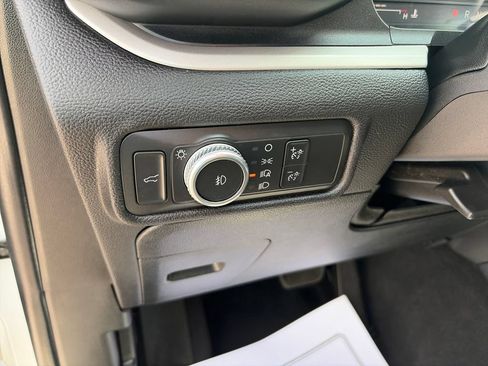 Used 2021 Ford Explorer XLT w/ Equipment Group 202A AWD/4WD image 17