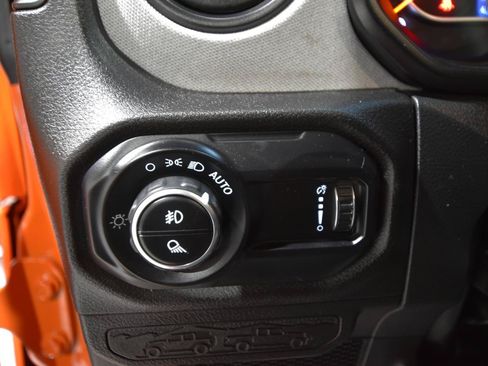 Used 2025 Jeep Gladiator Sport AWD/4WD image 19