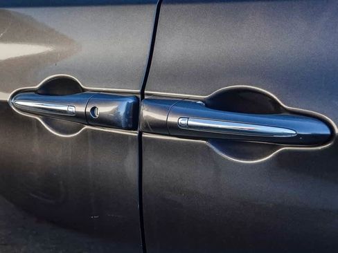 Certified 2019 Chrysler Pacifica Limited image 18