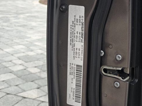 Used 2014 Chrysler 300 C image 70