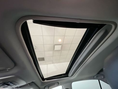 Used 2020 Toyota Camry SE image 22