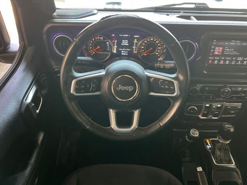 Used 2019 Jeep Wrangler Unlimited Sahara AWD/4WD image 16