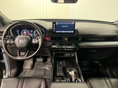 Used 2025 Honda Pilot TrailSport image 17