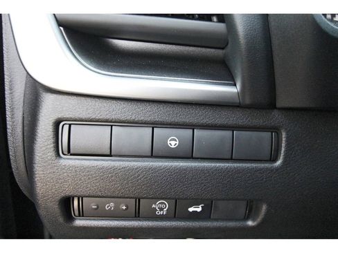 Used 2024 Nissan Rogue SV w/ SV Premium Package image 17