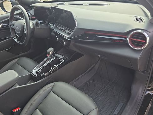 Certified 2025 Chevrolet Trax RS w/ Sunroof Package image 30