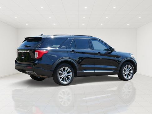 Used 2023 Ford Explorer XLT w/ Equipment Group 202A AWD/4WD image 3