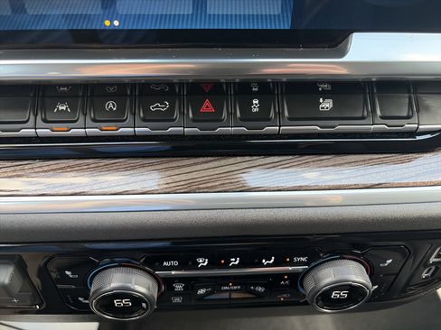 Used 2026 Chevrolet Silverado 1500 LT AWD/4WD image 9
