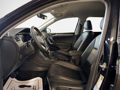 Used 2022 Volkswagen Tiguan SE AWD/4WD image 12