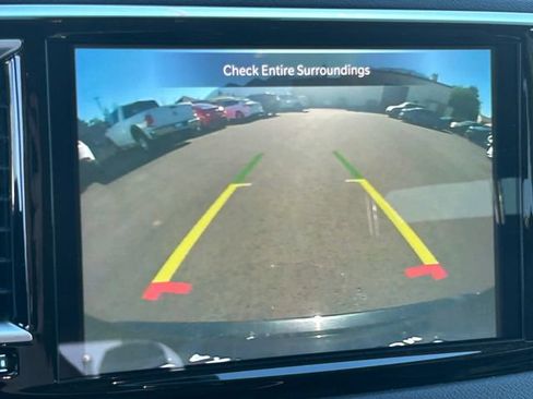 Used 2023 Chrysler Pacifica Touring-L FWD image 13