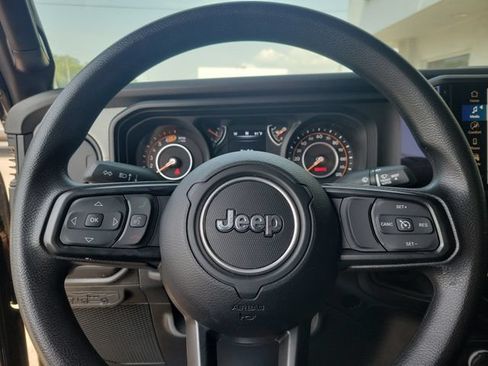 Used 2024 Jeep Wrangler Sport AWD/4WD image 19