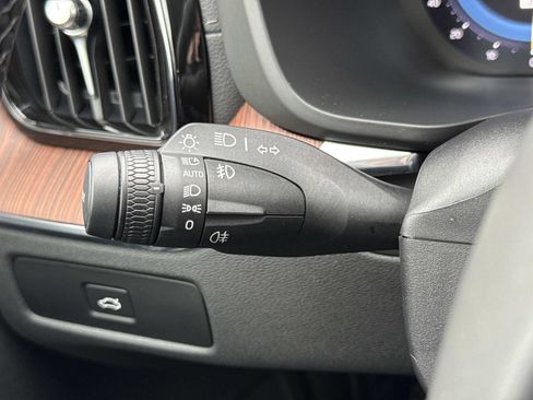 Used 2023 Volvo XC60 B5 Ultimate w/ Climate Package image 10