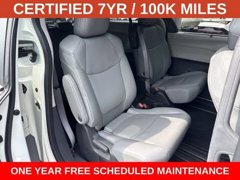 Used 2024 Toyota Sienna XLE FWD image 11