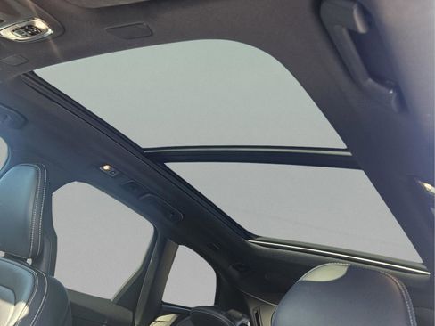 Used 2019 Volvo XC60 T8 R-Design w/ Advanced Package image 31