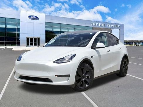 Used 2023 Tesla Model Y Long Range AWD/4WD image 1