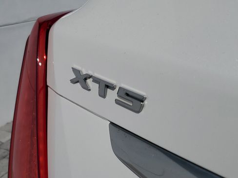 Used 2018 Cadillac XT5 Luxury w/ Driver Awareness Package image 8