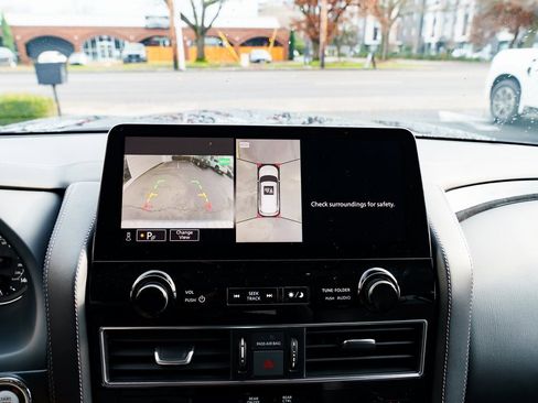 Used 2024 INFINITI QX80 Luxe image 16