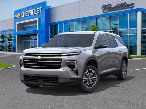 Used 2026 Chevrolet Traverse LT FWD image 7