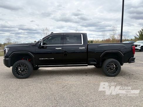 Used 2024 GMC Sierra 2500 Denali Ultimate AWD/4WD image 3