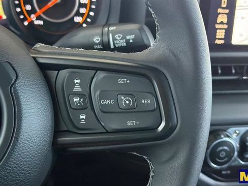 Used 2025 Jeep Gladiator Rubicon AWD/4WD image 31