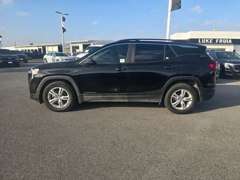 Used 2022 GMC Terrain SLE w/ Driver Convenience Package image 8