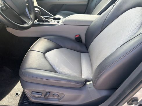 Used 2020 Toyota Camry XLE FWD image 15