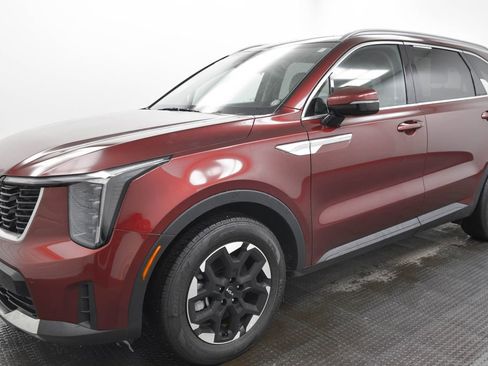 Used 2025 Kia Sorento S image 5