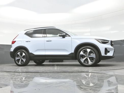 Used 2026 Volvo XC40 B5 Plus AWD/4WD image 29