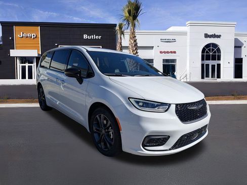 New 2026 Chrysler Pacifica Select image 8