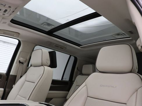 Used 2023 GMC Yukon XL Denali w/ Advanced Technology Package image 20