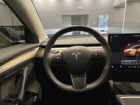 Used 2023 Tesla Model 3 Standard Range image 19