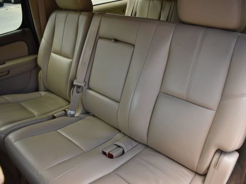 Used 2011 GMC Yukon XL SLT w/ SLT-2 Equipment Package AWD/4WD image 20