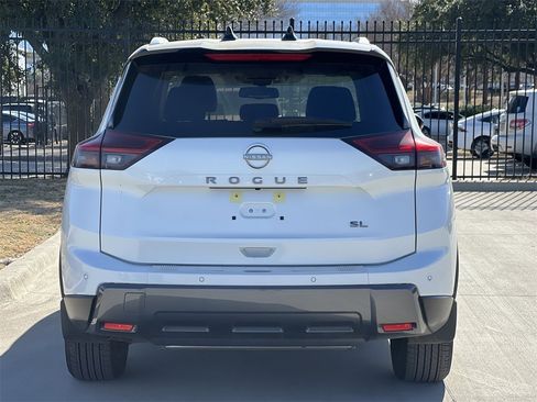 Certified 2025 Nissan Rogue SL w/ Tech Package image 5