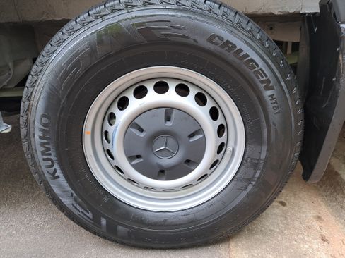 Used 2024 Mercedes-Benz eSprinter 170 Cargo image 34