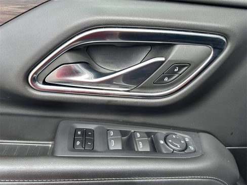 Used 2023 Chevrolet Suburban LT image 12