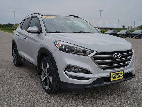 Used 2016 Hyundai Tucson Limited w/ Option Group 03 AWD/4WD image 3