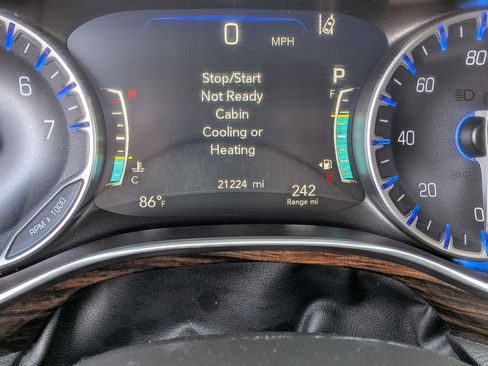 Used 2024 Chrysler Pacifica Limited image 29