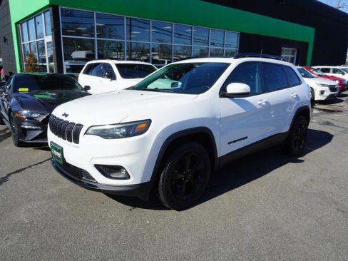 Used 2019 Jeep Cherokee Latitude Plus image 3